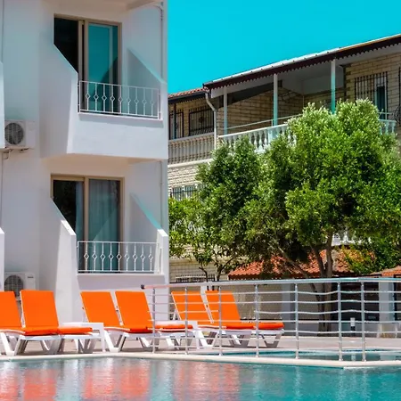 Azalia Garden فندق 4*